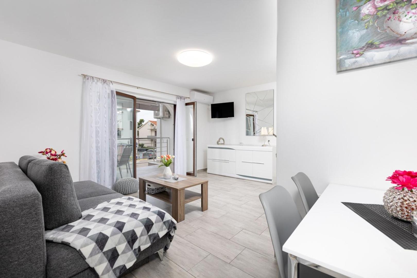 Apartments Tea Malinska Exterior photo