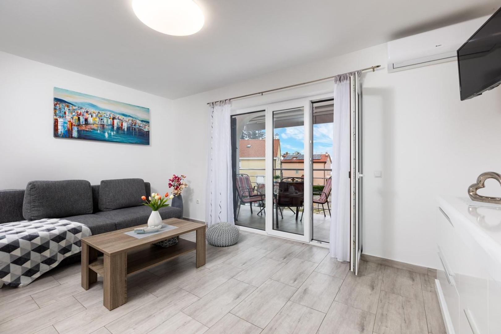 Apartments Tea Malinska Exterior photo